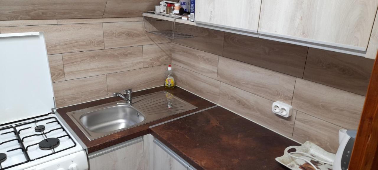 Keri Apartman Mosonmagyaróvár Buitenkant foto