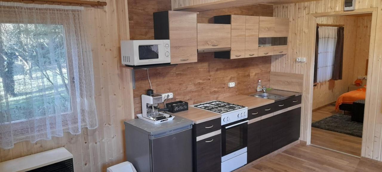 Keri Apartman Mosonmagyaróvár Buitenkant foto