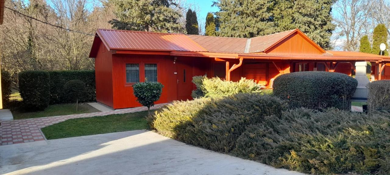 Keri Apartman Mosonmagyaróvár Buitenkant foto