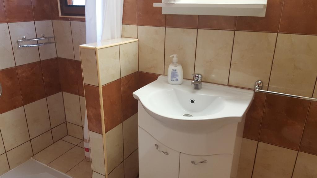 Keri Apartman Mosonmagyaróvár Buitenkant foto