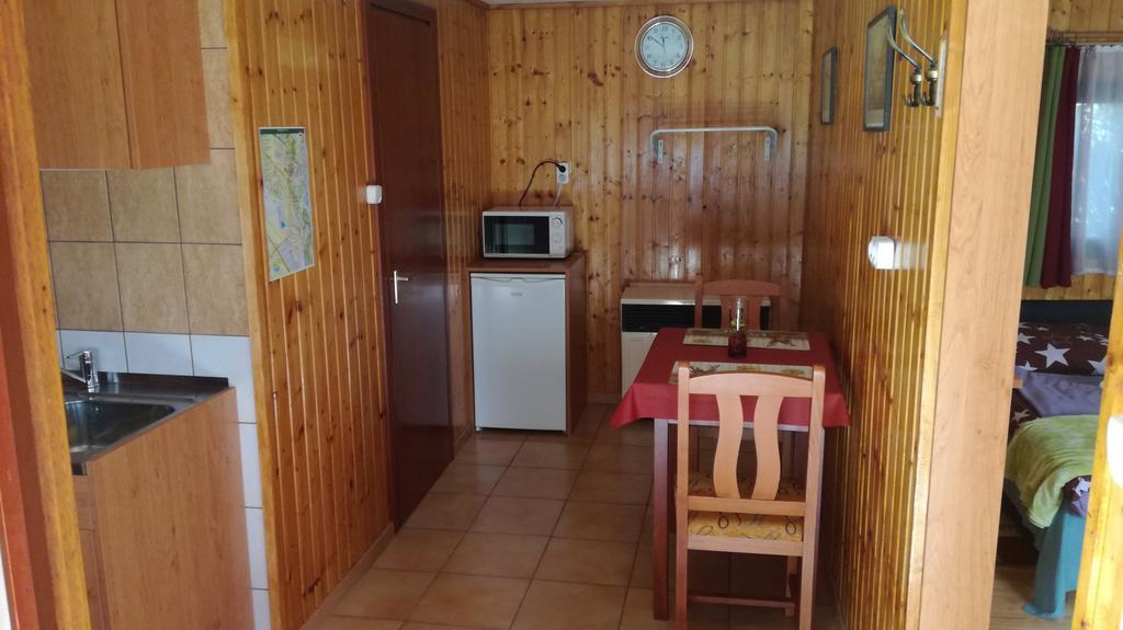 Keri Apartman Mosonmagyaróvár Buitenkant foto
