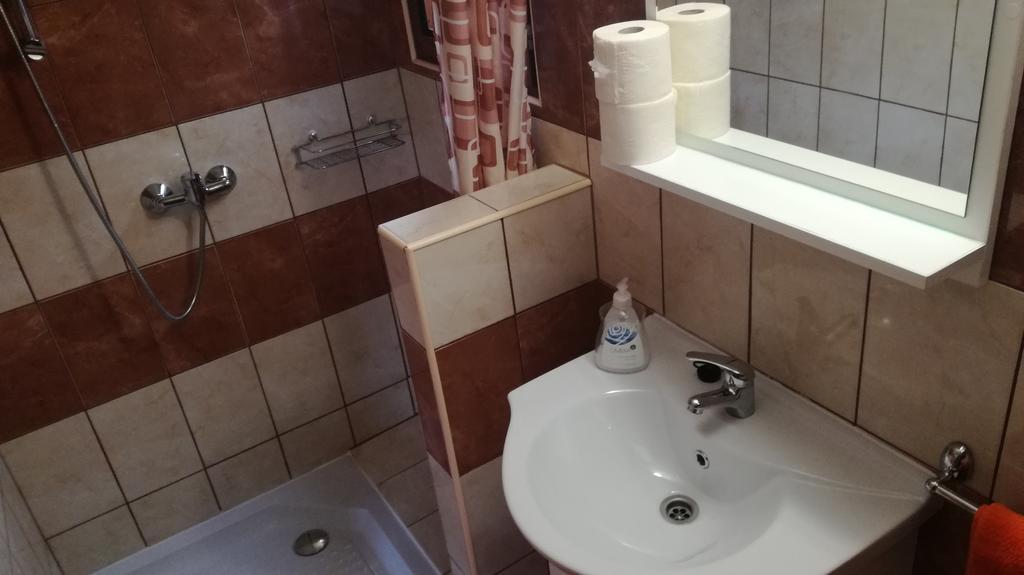 Keri Apartman Mosonmagyaróvár Buitenkant foto