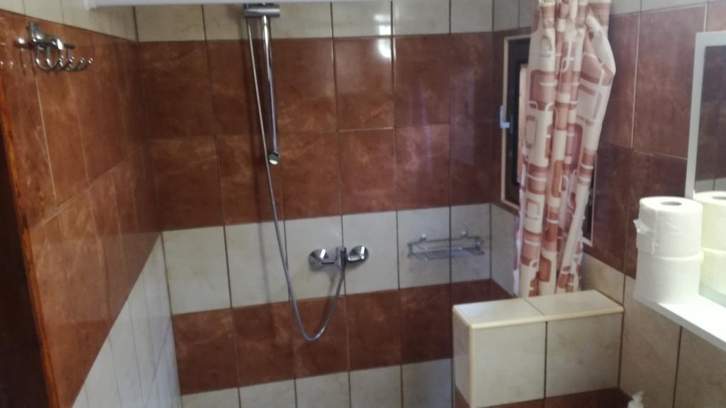 Keri Apartman Mosonmagyaróvár Buitenkant foto