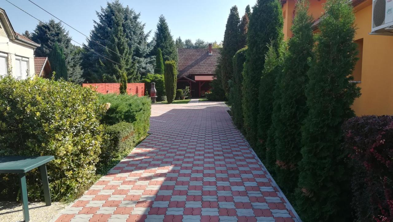 Keri Apartman Mosonmagyaróvár Buitenkant foto